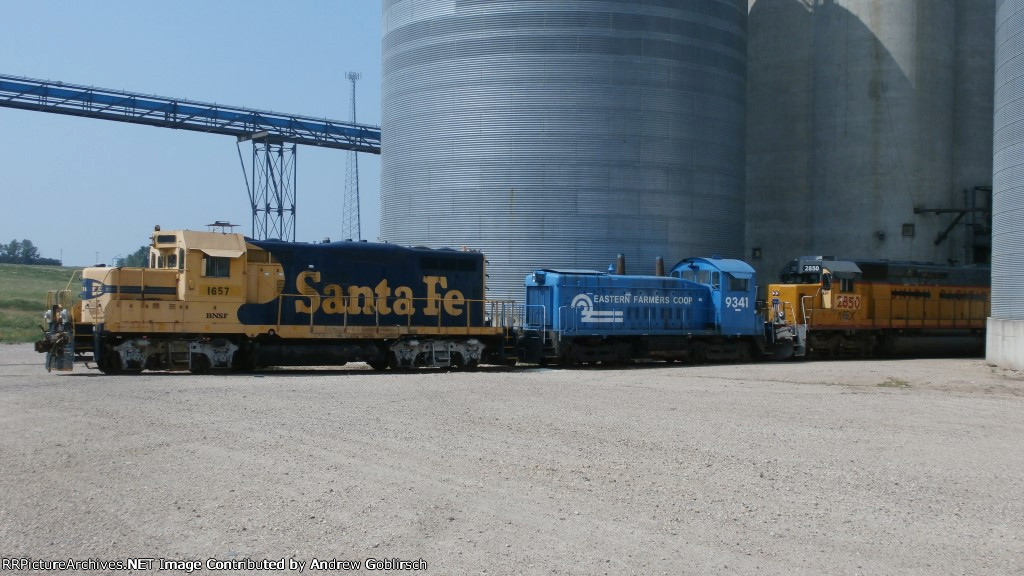 BNSF 1657, CR 9341 & NREX 2850